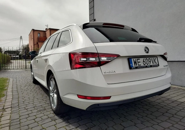 Skoda Superb cena 97899 przebieg: 121247, rok produkcji 2019 z Prudnik małe 562
